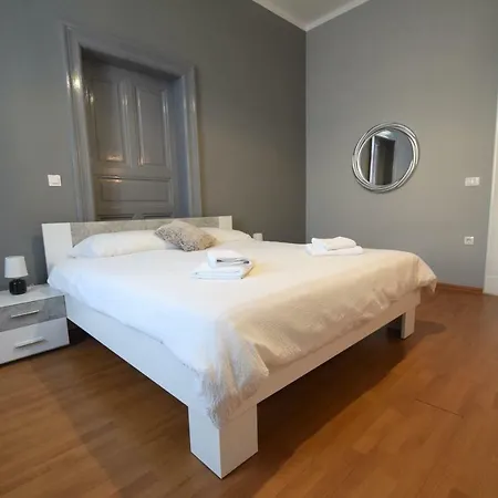 Apartment M *